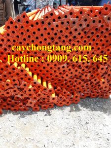 Cây chống tăng sơn tại xưởng sản xuất giàn giáo Hoàng Kim Cây chống tăng sơn màu cam tại xưởng sản xuất Hoàng KIm